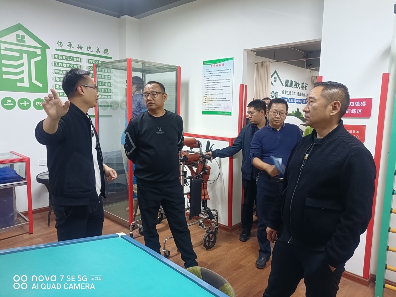 市民政局領導調研壽樂康認知障礙友好社區(qū)建設工作